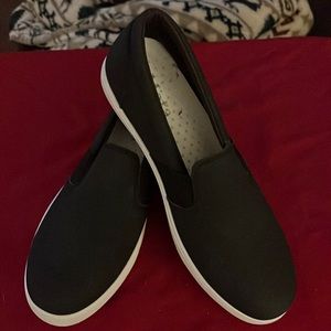 Black slip on Mata shoes size 9